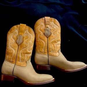 Quincy square toe leather western boots.